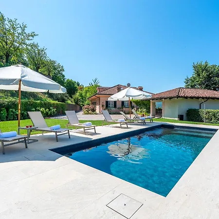Villa Ferrero 10, Emma